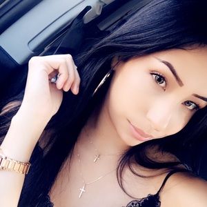 Meet Your Posher, Laura(: